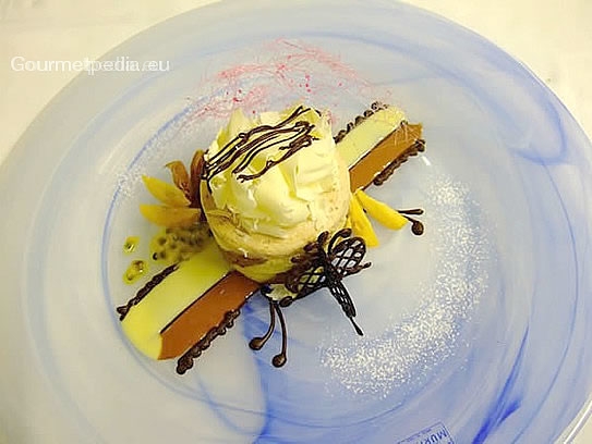Banana mousse on chocolate sauce