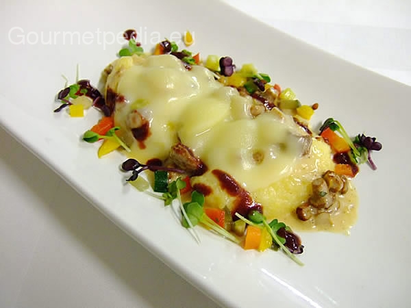 Polenta mit Pfifferlingssauce und Käse überbacken - Rezepte - Gourmetpedia