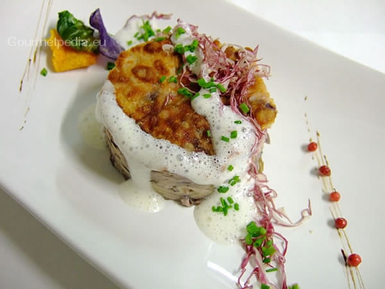 Lasagne with radicchio on garlic sauce