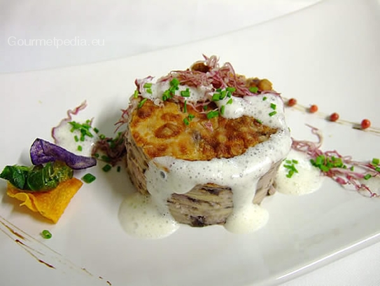 Lasagne with radicchio on garlic sauce