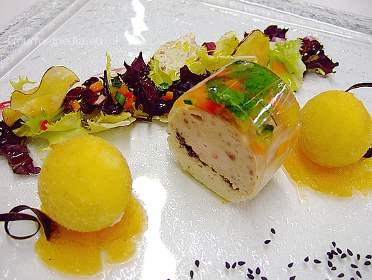 Perlhuhnterrine mit Morcheln im Gemüsegeleemantel - Gourmetpedia