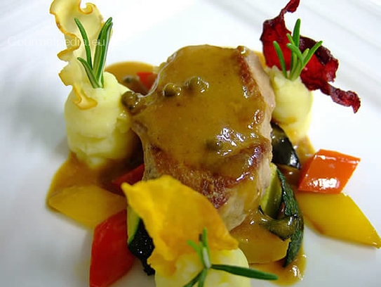 Filet de porc à la sauce poivrade