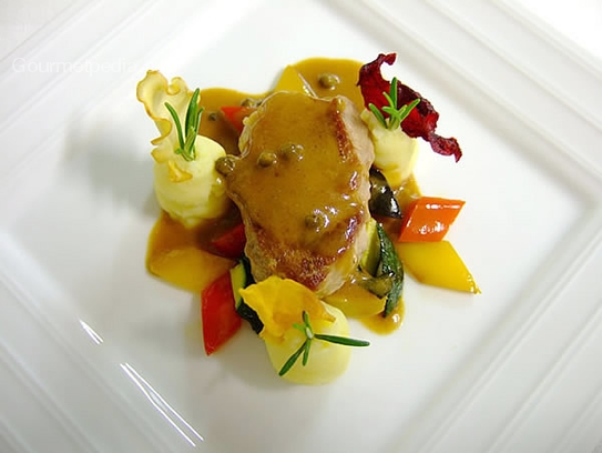 Filet de porc à la sauce poivrade