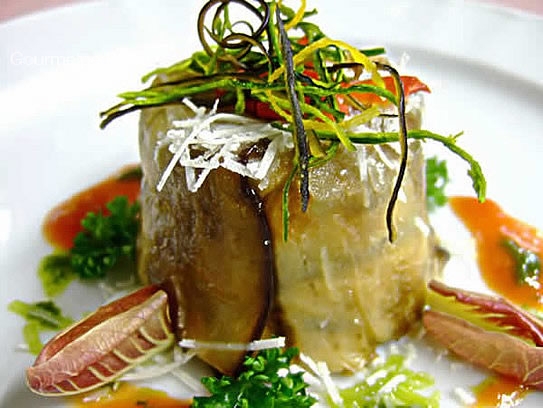 Aubergines pudding on tomato cream with basil