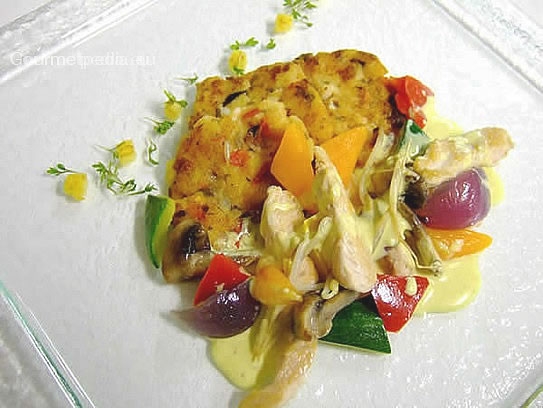Stroganov di pollo e verdure su frittella di patate