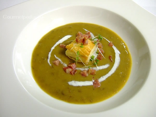 Crema di lenticchie con dadini di zampone croccante