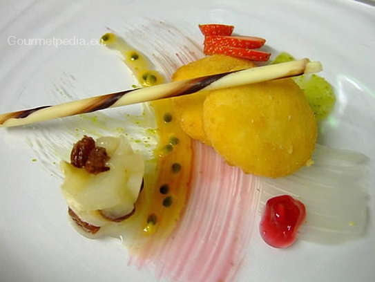 Fried semolina cakes with stewed pears and raisins